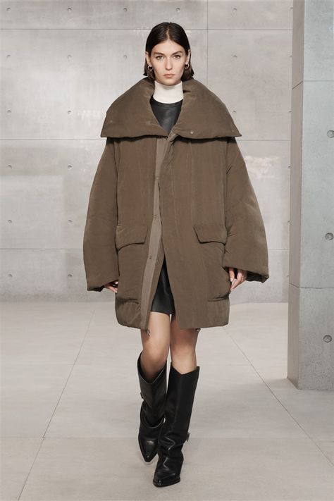 CLLCTN 09: ZARA SRPLS Fall Winter 2022 Collection Zara 2022, Punk Street Style, Khaki Parka, Quilted Parka, Ski Fashion, Camel Coat, Womens Parka, Dark Khaki, Winter 2022