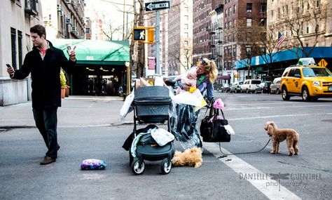 Photographer Shoots Family Portraits That Capture the Chaos of Being a Parent Parenting Photos, Dad Advice, Child Rearing, Parenting Skills, Photo Series, Raising Kids, Modern Family, Family Life, Funny Photos