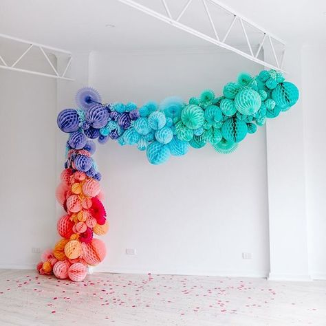 The HOORAY! team had SO much fun assembling this paper honeycomb installation! 🎉Would you guys like the #DIY tutorial? We’ll be sure to share it soon! 💕 ____________ Head to the link in our bio to see all the the images! 💘🍰🍬 ____________ Creative: @hooraymag Photography: @belcombridgephotography Location: @thesocialclub__ Stationery: @sketchandetchcreative Party wares: @fivestarpartyco + @rubyrabbitparty Cakes + Desserts: @laombrecreations Cake stands: The Pedest Balloons For Birthday, Paper Balloon, Diy Confetti, Jumbo Balloons, Candyland Party, Up Balloons, Honeycomb Paper, Birthday Themes, Art Installation