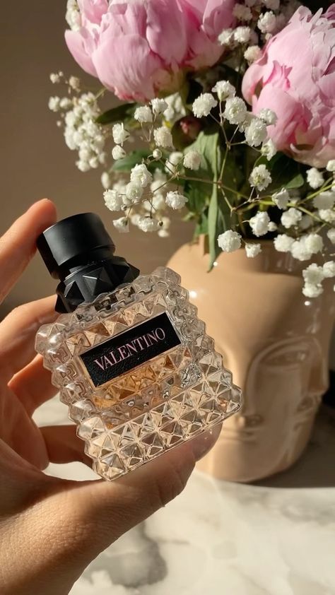 Valentino Perfume Woman Aesthetic, Perfumes Collection Aesthetic, Valentino Astetic, Valentino Perfume Aesthetic, Valentino Born In Roma Perfume, Valentino Aesthetic, Perfumes Aesthetic, Parfum Aesthetic, Aesthetic Perfumes