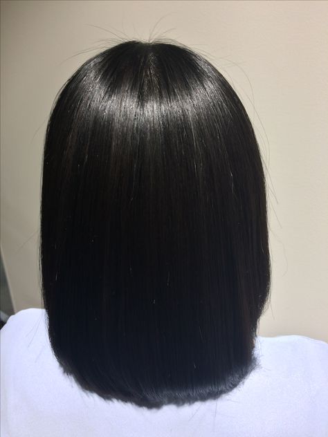 @woollffiie Short Silky Hair, Silky Short Hair, Full Bangs Long Hair, Silky Black Hair, Healthy Black Hair, Straight Black Hair, Short Hair Tomboy, Trendy Products, Short Sassy Hair