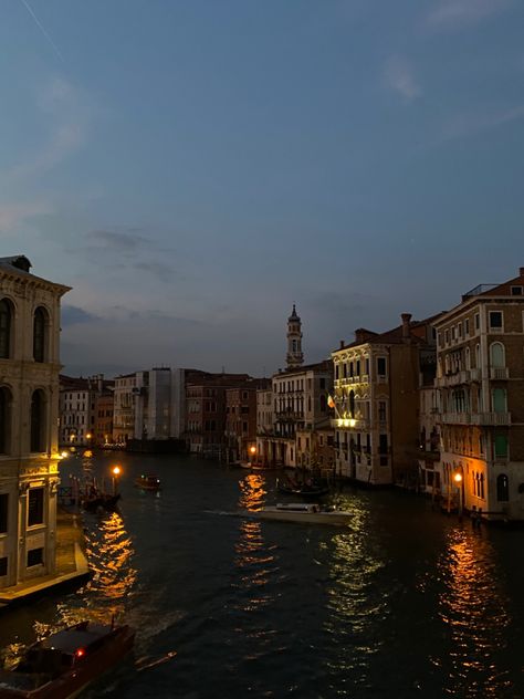 Venice Aesthetic, Italy Vibes, Pretty Landscapes, Dream Lifestyle, Jolie Photo, City Aesthetic, Travel Inspo, Pretty Places, Dream Destinations