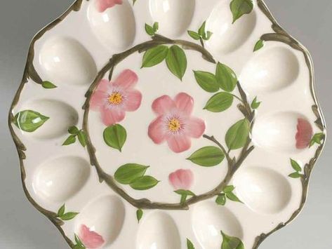 A Vintage Deviled Egg Platter That’s More Than Just an Easter Serving Piece | Mama was right, you always find what you were searching for the minute you stop looking. Desert Rose China, Desert Rose Dishes, Dessert Rose, Easter Tableware, Deviled Egg Platter, Franciscan Ware, Old Dishes, Vintage Egg Cups, Franciscan Desert Rose