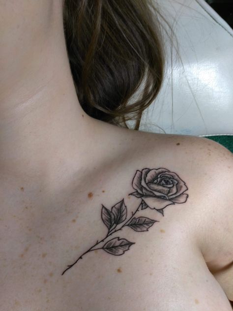 Small Rose Tattoo On Shoulder, Colar Bone Rose Tattoo For Women, Collarbone Tattoo Rose, Collarbone Rose Tattoos For Women, Collarbone Rose Tattoo, Roses On Collar Bone Tattoo, Collar Bone Tattoo Rose, Collar Bone Rose Tattoo, Rose On Collar Bone Tattoo