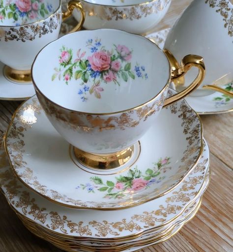 ✨ RESERVED ✨ 14 Piece Roslyn China Tea Set. In good condition without any chips, cracks or crazing. £40 plus postage This set includes 3x Tea cups 3x saucers 6x Small side plates 16cm/6.2" in diameter 1x Sugar bowl 1x Milk jug #antiqueandvintagebynes #vintageteaset #tablesetting #tablescape Cottage Core Tea Set, Coquette Tea Set, Rococo Tea Set, Bone China Tea Set, Tea Sets Vintage, China Teacup, China Tea Sets, China Tea, Side Plates