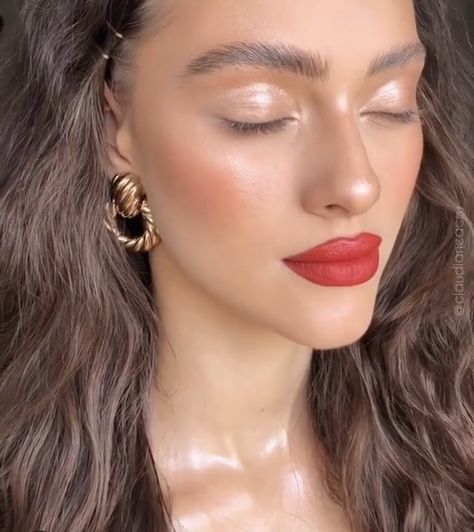 Claudia Neacsu, Zendaya Makeup, 2021 Makeup, Red Lips Makeup Look, Maquillage On Fleek, Minimalist Makeup, Full Glam, Red Lip Makeup, Favorite Makeup