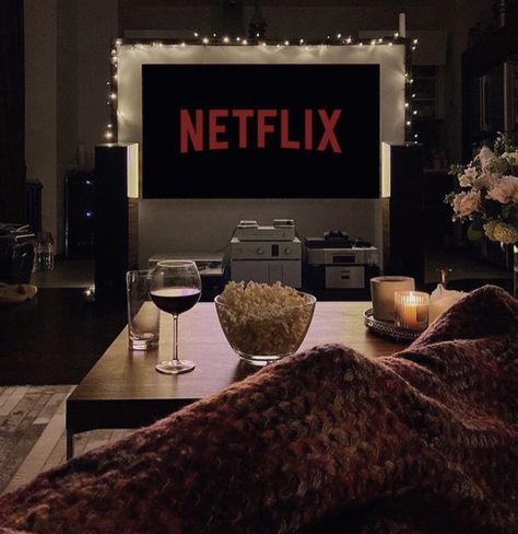 Netflix Tumblr, Netflix And Chill Tumblr, Netflix Time, One Of Us Is Lying, Netflix Subscription, Netflix Chill, Christmas Aesthetic Wallpaper, Only Aesthetic, Camorra Chronicles