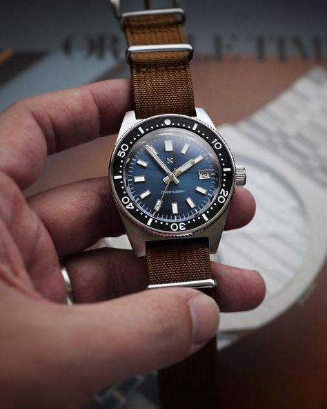 A solid and dependable diver from Namoki mods! Hear its on a brown ribbed nato strap to set of that great blue dial! Watch Image, Seiko Mod, Divers Watch, Latest Watches, Mens Fashion Watches, Watch Review, Nato Strap, Seiko Watches, 3 O Clock