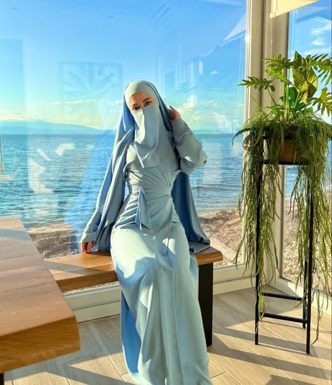 Niqabi fashion muslimuh fashion, blue jilbab, blue hijab, blue niqab, picture at the beach, silk hijab, silk Jilbab, silk niqab Cute Hijabi Outfits, Hijabi Fits, Modest Dresses Fashion, Pashmina Hijab Tutorial, Hair Scarf Styles, Modest Fashion Hijab, Hijab Bride, Muslim Outfits Casual, Hijabi Aesthetic