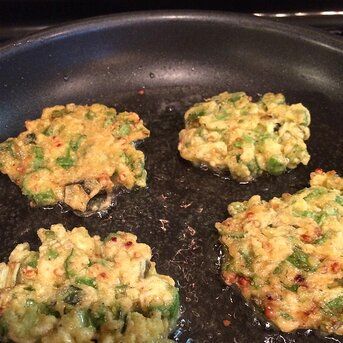 Okra Patties Recipe, Okra Patties, Vegan Corn Fritters, Vegan Grill, Okra Recipes, Patties Recipe, Fritter Recipes, Potato Cakes, Veggie Side Dishes