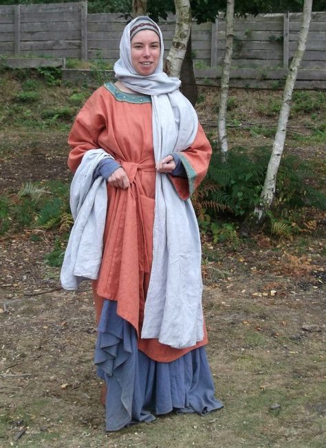 Saxon Clothing, Anglo Saxon Clothing, English Clothes, Creative Woman, Celtic Clothing, Medieval Woman, Viking Clothing, Century Dress, Early Medieval