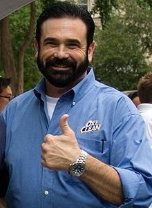 In Leaving Neverland (2019) a guy with a beard is yelling at me that his name is Billy Mays and he wants to sell me Oxi-Clean. This is a reference that Im actually watching old Billy Mays commercials because its been 10 years since his passing. RIP Billy Mays. Billy Mays, Celebrities Who Died, Sales Presentation, Awesome Beards, Beard Growth, Die Young, Mens Halloween Costumes, Shea Moisture Products, Tv Commercials