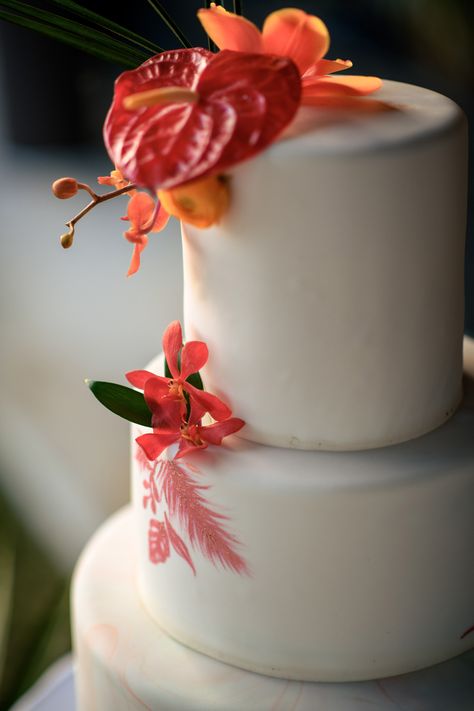 Anthurium Wedding Cake, Anthurium Wedding, Tropical Wedding Cake, 2024 Party, Beautiful Wedding Makeup, 80th Birthday Decorations, Best Wedding Photos, Anthurium Flower, Tiered Cake