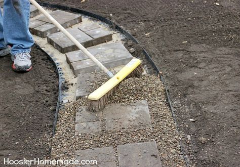 Sidewalk Gravel Paver Walkway Diy, Paver Sidewalk, Rock Walkway, Gravel Walkway, Stepping Stone Walkways, Gravel Pathway, Pavers Diy, Stepping Stone Paths, Garden Pavers