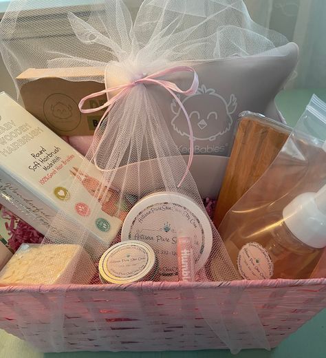 Luxury Baby Shower, Luxury Gift Basket, Gift For Baby Girl, Cadeau Baby Shower, Baby Layette, Simple Baby Shower, Wash Cloths, Bath Gift