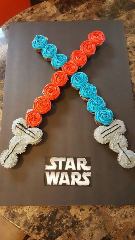 Light Saber Cupcake Cake | Star Wars Party Ideas Star Wars Essen, Star Wars Birthday Cake, Star Wars Baby Shower, Star Wars Food, Star Wars Light, Pull Apart Cupcakes, Star Wars Cake, Star Wars Birthday Party, Star Wars Light Saber