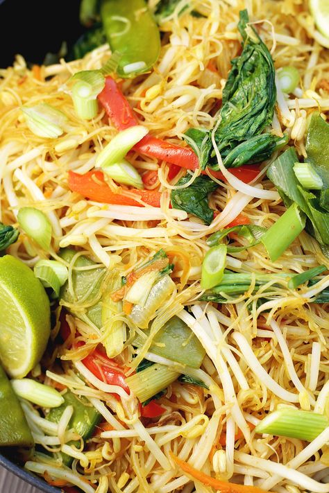 Vermicelli Noodles Recipes Vegetarian, Vermecilli Noodles Easy Recipes, Vegan Rice Vermicelli Recipes, How To Cook Vermicelli Rice Noodles, Vermecilli Rice Noodles Recipes, Vercimilli Rice Noodles Recipes, Singapore Rice Noodles, Singapore Noodles Recipe, Vermicelli Recipes