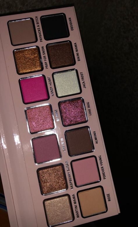 Holiday Palette - Kylie Cosmetics (Ulta Beauty 2019). Kendall Cosmetics, Holiday Palette, Makeup Business, Forever Rose, Cosmetics Products, King Kylie, Make Up Nails, Makeup Items, Up Nails