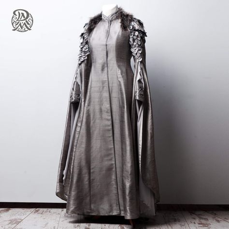 Winterfell Dress, Game Of Thrones Sansa Stark, Game Of Thrones Dress, Game Of Thrones Sansa, Coronation Gown, Medieval Costumes, Gaun Abad Pertengahan, Books Inspiration, High Class Fashion