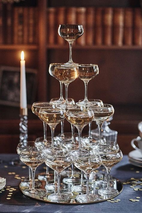 How to build a champagne tower!