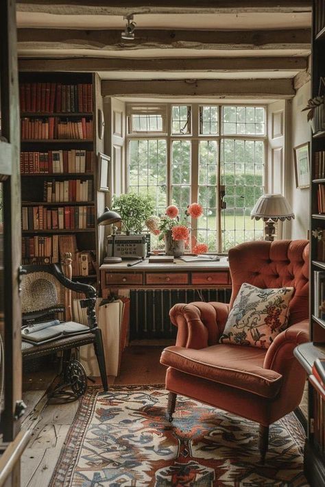 Invitation - Le cottage de Gwladys Country Study Room, British Cottage Interior, French Country Office, Salons Cottage, English Countryside Home, Cottage Office, Secret Library, Countryside Home, British Cottage