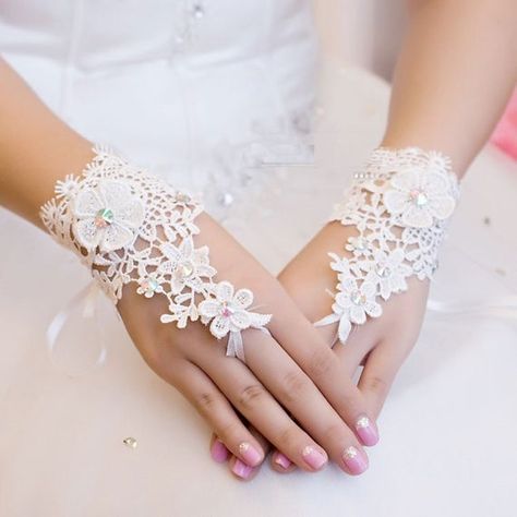 Ivory Gloves, Christian Bride, Beach Wedding Shoes, Flowers Fashion, Wedding Gloves, Bridal Gloves, Lace Gloves, Wedding Dress Accessories, Accessories Wedding