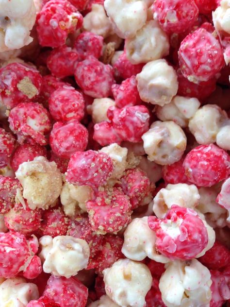 Candied Recipes, Cheesecake Birthday, Homemade Popcorn Recipes, Candied Popcorn, Flavored Popcorn Recipes, Popcorn Recipes Easy, Savory Popcorn, White Chocolate Popcorn, Sweet Popcorn