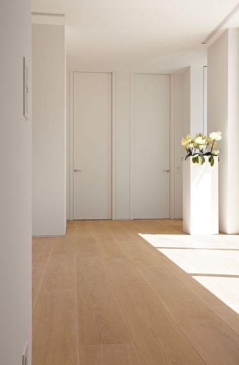 Doors Interior Modern, Hal Decor, Door Design Interior, 아파트 인테리어, Wooden Floors, Empty Room, Home Doors, Room Doors, Door Styles