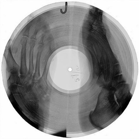 Incredible images of Soviet-era bootleg records pressed on discarded x-rays... Bones Music, Ray Film, Gfx Design, X Rays, Western Music, The Soviet Union, Cebu, White Photo, Soviet Union