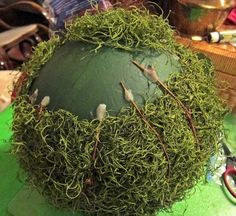 Diy Moss Ball, Topiary Decor, Outdoor Topiary, Topiary Diy, Diy Moss, Moss Decor, Faux Moss, Moss Covered, Spring Decoration