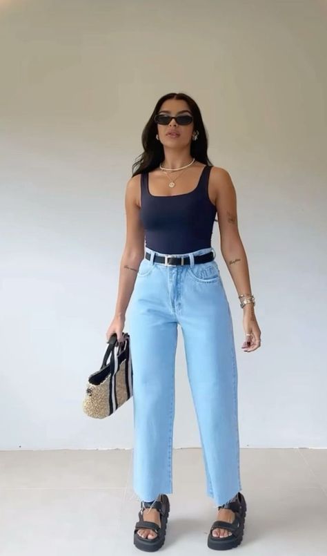 Curve Summer Outfit, Jeans And Belt Outfit, Trendy Summer 2024 Outfits, Day Shopping Outfit, Thick Legs Outfit, Casual Summer Outfit Inspo 2024, Spring Outfits Dinner, Causal Outfits For Women Summer, Square Body Shape Outfits