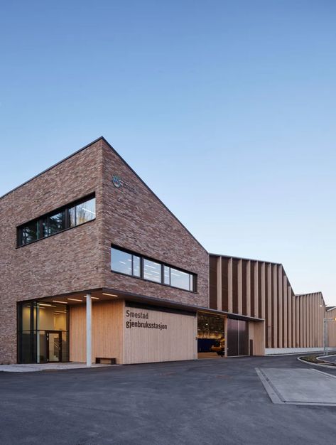 Longva arkitekter, Ivan Brodey · Smestad Recycling Centre · Divisare Building Typology, Recycling Plant, Recycled Brick, Recycling Facility, Public Architecture, Recycling Center, Roof Architecture, Building Roof, Brick Architecture