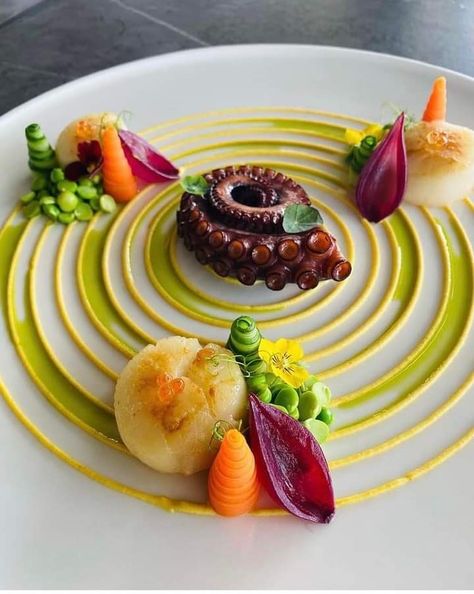 Food Plating Design, Chef Plating, Fancy Plating, Fancy Meals, Michelin Food, Plating Design, Food Presentation Plates, Food Plating Techniques, Gourmet Food Plating