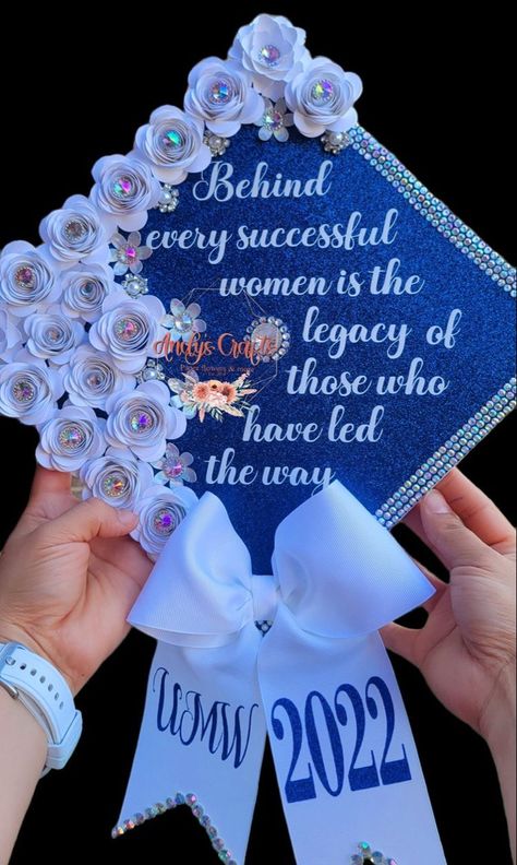 Decoration For Graduation, Garden Trellis Ideas, College Grad Cap Ideas, Grad Cap Decorated, Graduation Cap Decoration Diy, Luxurious Garden, Custom Graduation Caps, 3d Paper Flowers, High School Graduation Cap