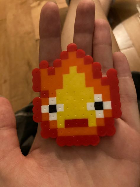 Hamma Beads Ideas Circle, Technoblade Perler Beads, Perler Bead Asthetic Ideas, Cool Melty Bead Designs, Yellow Perler Bead Patterns, Perler Bead Ideas Aesthetic, Kpop Perler Beads, Melt Beads Ideas, Calcifer Pixel Art