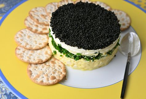 Recipe for Egg and Caviar Mousse Caviar Recipes Appetizers, Caviar Appetizers, Salmon Caviar, Water Crackers, Caviar Recipes, Awesome Appetizers, Creamy Eggs, Delicious Dips, Hard Cooked Eggs