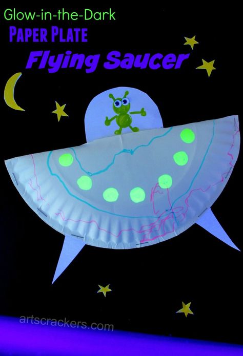 Paper Plate Flying Saucer Craft. Click the picture to view the tutorial and watch it glow! Space Lander Stem Challenge, Flying Saucer Craft, Space Transport, Outer Space Crafts, Plate Crafts For Kids, Space Preschool, Space Crafts For Kids, Alien Crafts, Space Week