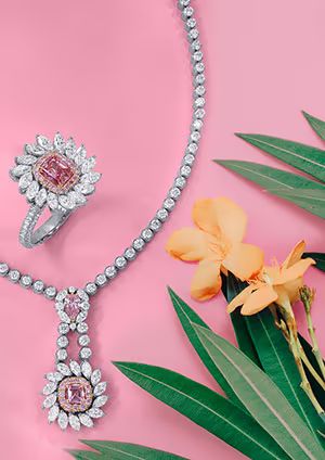 Rare Argyle Pink Diamonds Intrigue Investors | Leibish Red Carpet Jewelry, Colored Diamond Jewelry, Argyle Pink Diamonds, Diamond Drop Necklace, Cognac Diamonds, Divine Beauty, Colored Diamond Rings, Vip Club, Blue Diamonds