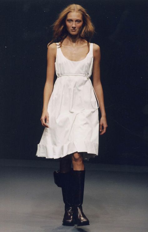 Prada 1999, 70s Mode, Haute Couture Style, Hippie Mode, Prada Spring, Run Through, Couture Mode, Womenswear Fashion, Mode Inspo