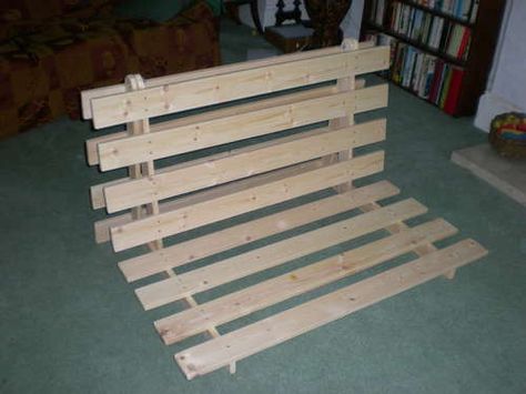 How To Make A Fold out Sofa/Futon/Bed Frame - Upgrading the 'staple pallets' idea Futon Bed Frame, Ikea Futon, Queen Futon, Sofa Futon, Diy Futon, Futon Decor, Futon Bedroom, Murphy Bed Ikea, Futon Chair