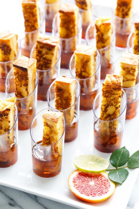 Bourbon-spiked French Toast sticks served in shot glasses with maple syrup. Graduation Brunch, Brunch Party Recipes, Backpack Packing, French Toast Sticks, Champagne Brunch, Boozy Brunch, Vacation Videos, Breakfast And Brunch, Breakfast Party