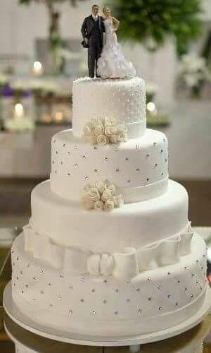 White Wedding Cakes, Wedding Cake Decorations, White Wedding Cake, Elegant Wedding Cakes, Cupcake Cake, Beautiful Wedding Cakes, Gorgeous Cakes, Savoury Cake, Wedding Cake Designs