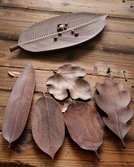 Art Sculpture En Bois, Wooden Dishes, Wooden Food, Wood Carving Designs, Black Walnut Wood, Carving Designs, Wooden Plates, Wood Carving Art, Tea Tray