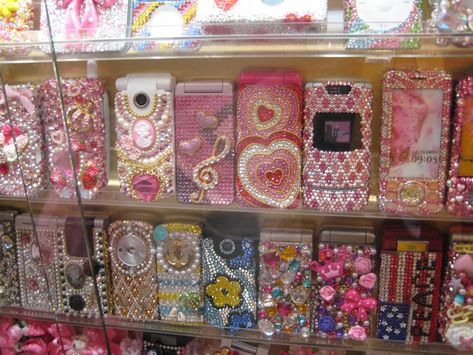 2000s Phone, Bedazzled Phone Case, Flip Phone Aesthetic, Y2k Phone, Bling Phone Cases, Retro Phone, Gyaru Fashion, 2000s Aesthetic, Legally Blonde