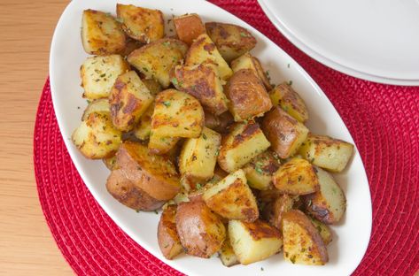 Make and share this Stove-Top "roasted" Red Potatoes recipe from Food.com. Potatoes On The Stove, Red Potatoes Recipe, Red Bliss Potatoes, Red Potato Recipes, Roasted Red Potatoes, Bbq Sides, Americas Test Kitchen, Potatoes Recipe, Red Potatoes