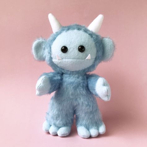 Homemade Stuffed Animals, Plush Monster, Monster Plush, Felt Animal Patterns, Space Animals, Sock Dolls, Monkey Stuffed Animal, Felt Animal, Monster Toys