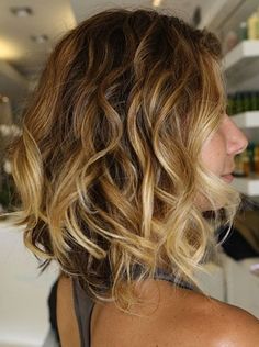 Curly Bob Hairstyle. @Stephanie Close Close Allen I wanna do something like this with my hair along with my caramel highlights :) What do you think? Tie And Die, Short Ombre Hair, Hair Blond, Ombre Hair Blonde, Wavy Bob Hairstyles, Long Bob Haircuts, 2015 Hairstyles, Long Bob Hairstyles, Curly Bob Hairstyles