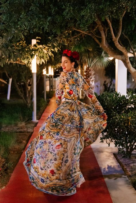 Frida Kahlo Wedding Dress, Frida Wedding Dress, Frida Kahlo Dress Up, Modern Frida Kahlo Style, Frida Kahlo Inspired Fashion, Modern Mexican Wedding Dress, Frida Kahlo Wedding Inspiration, Mexican Style Wedding Dress, Latin Wedding Dress