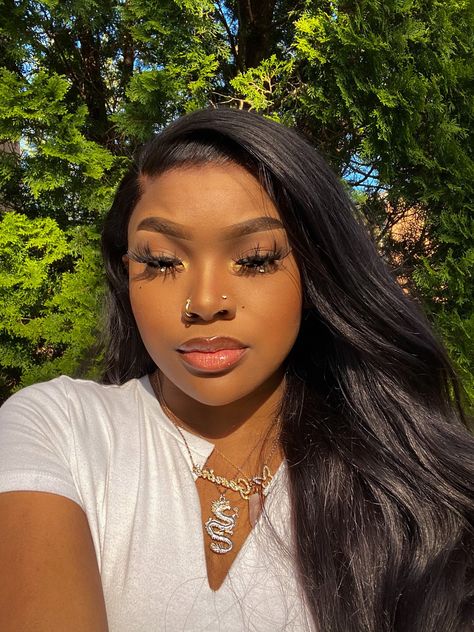 Nose Piercing Black Women, Double Piercing Nez, Double Nose Piercing Black Women, Double Nose Piercing Aesthetic, 2 Nose Piercing, Nose Piercing Black Woman, Two Nose Piercings, Double Nose Piercing, Cute Nose Piercings