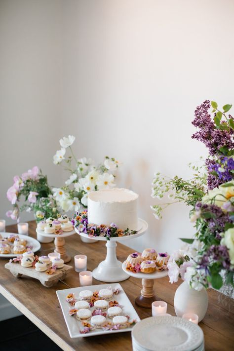 Bridal Shower Desserts Table, Buffet Dessert, Garden Party Bridal Shower, Bridal Shower Desserts, Bridal Shower Inspo, Garden Bridal Showers, Garden Baby Showers, Wildflower Baby Shower, Spring Bridal Shower